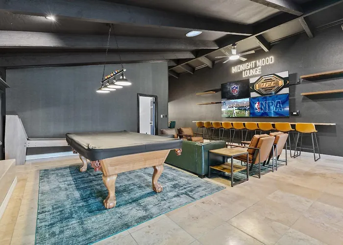 Built Into A Mountain - Heated Pool & Sports Lounge Holiday home Phoenix