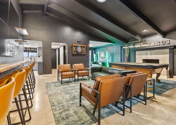 Built Into A Mountain - Heated Pool & Sports Lounge Holiday home *
