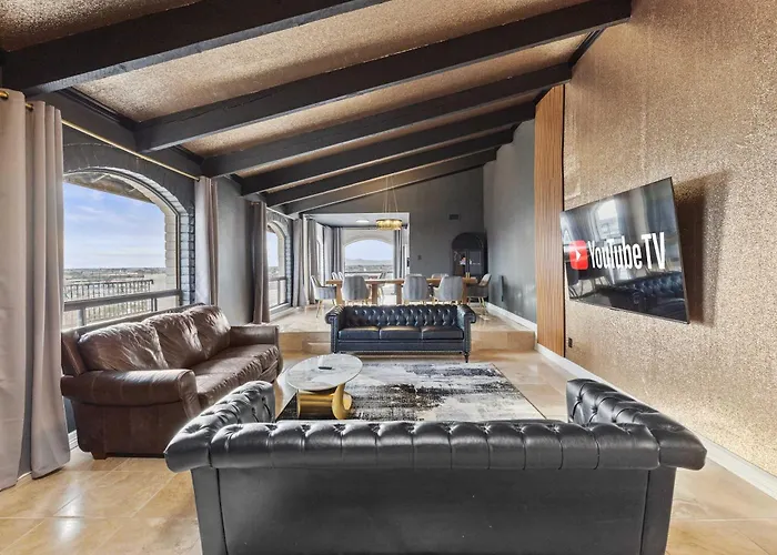 Built Into A Mountain - Heated Pool & Sports Lounge Holiday home Phoenix