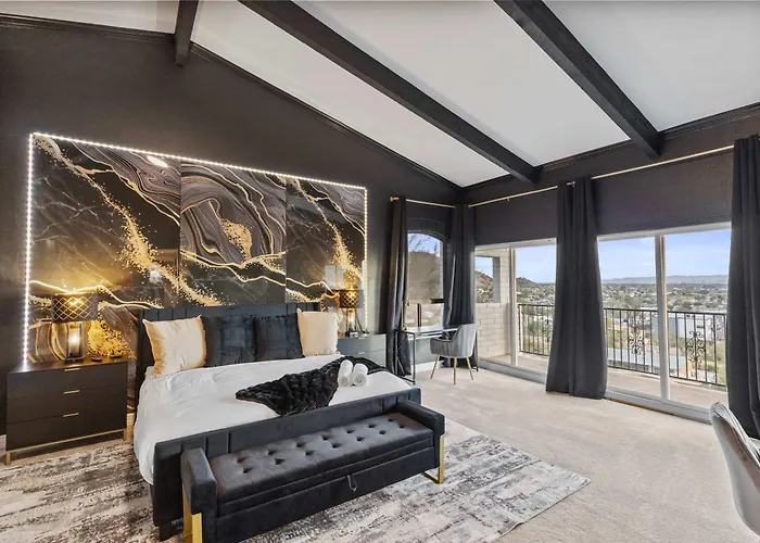 Built Into A Mountain - Heated Pool & Sports Lounge Holiday home