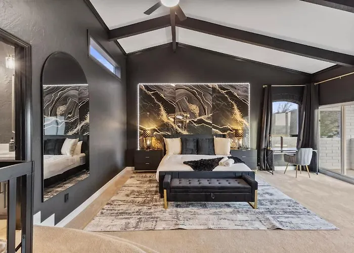 Holiday home Built Into A Mountain - Heated Pool & Sports Lounge
