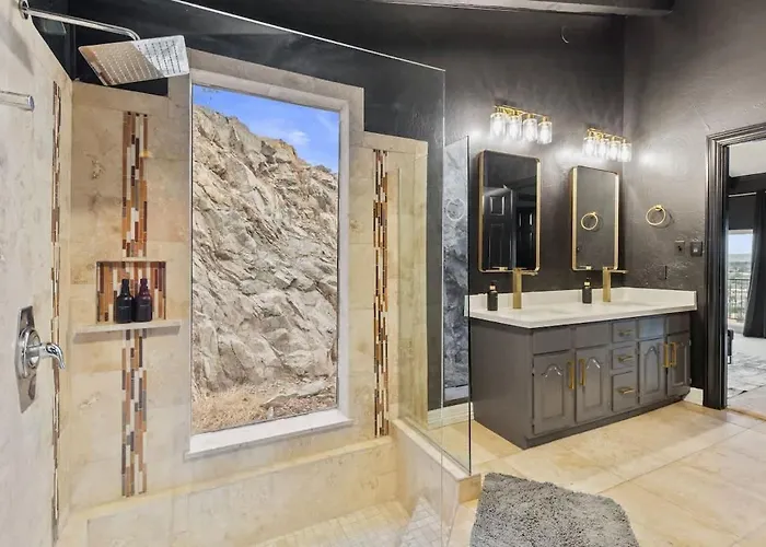 Holiday home Built Into A Mountain - Heated Pool & Sports Lounge Phoenix