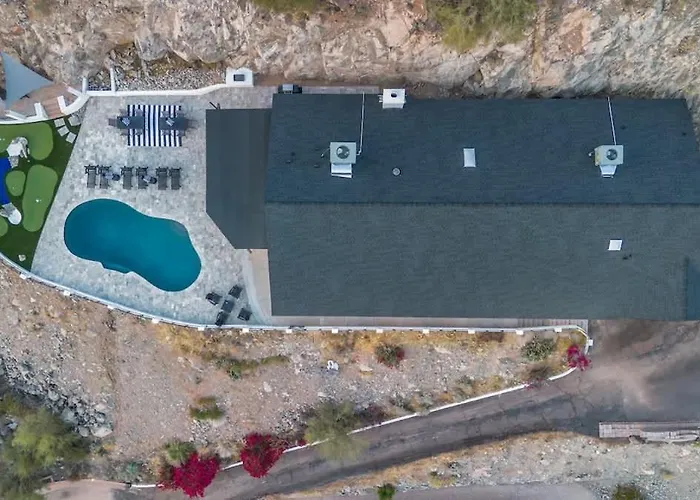 Built Into A Mountain - Heated Pool & Sports Lounge Holiday home *